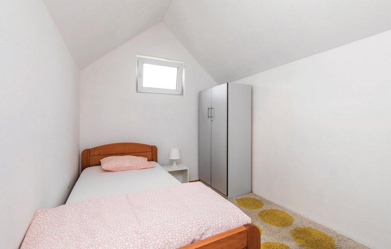 Family friendly apartments with a swimming pool Jasenak, Karlovac - 17501 Ruang foto